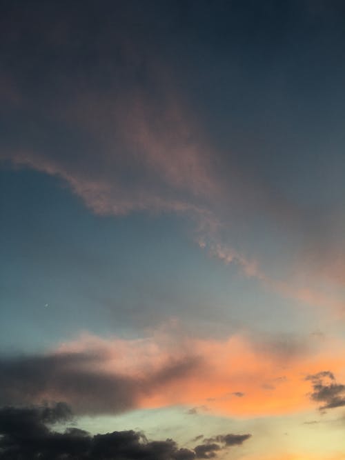 Základová fotografie zdarma na téma mraky, obloha, vertikální záběr