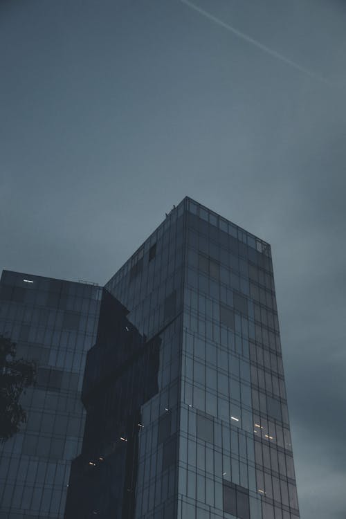 Free Low Angle Shot of a Glass Building Stock Photo