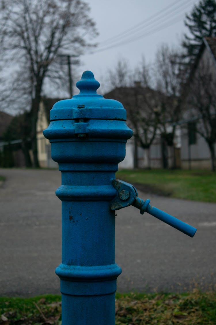 A Water Pump By The Roadside