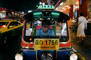 Bangkok tuk tuk driver fined after charging tourists 4,000 baht