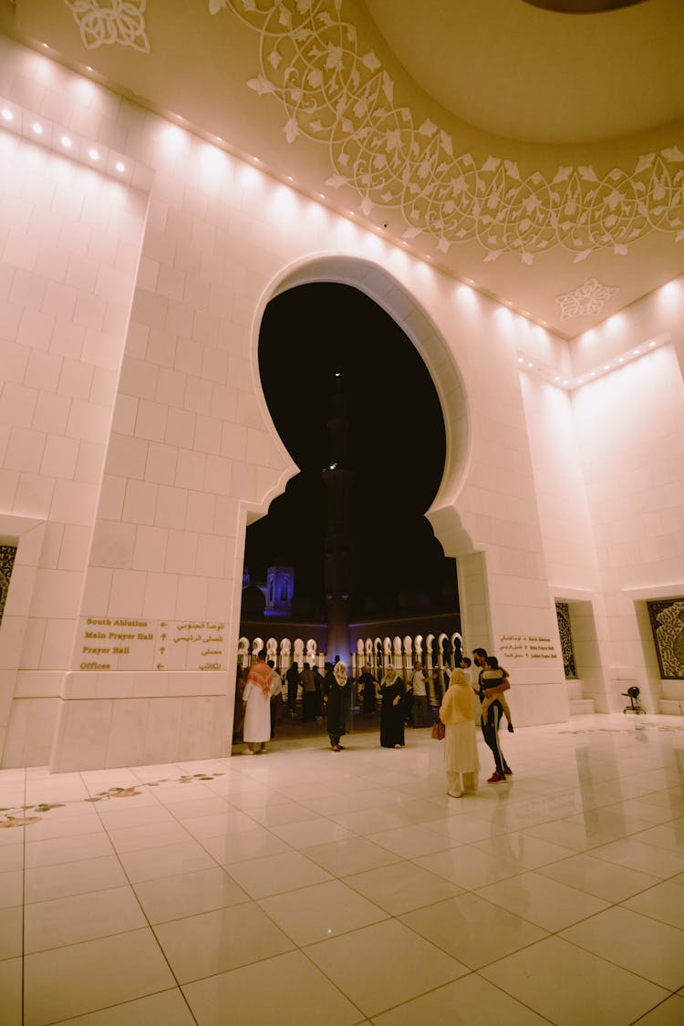 Believers In Sheikh Zayed Grand Mosque