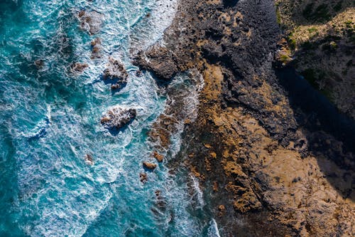 Бесплатное стоковое фото с Аэрофотосъемка, берег, волна
