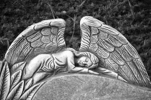 Free Grayscale Photo of an Angel Statue Stock Photo