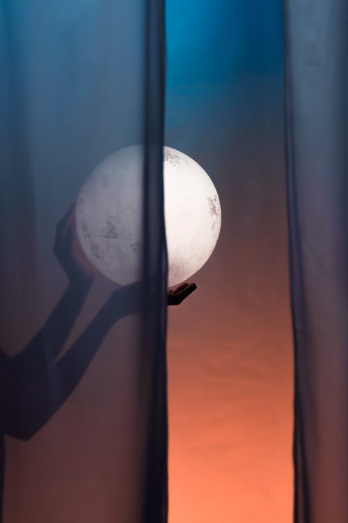 Free Silhouette of Hands Holding Moon Stock Photo