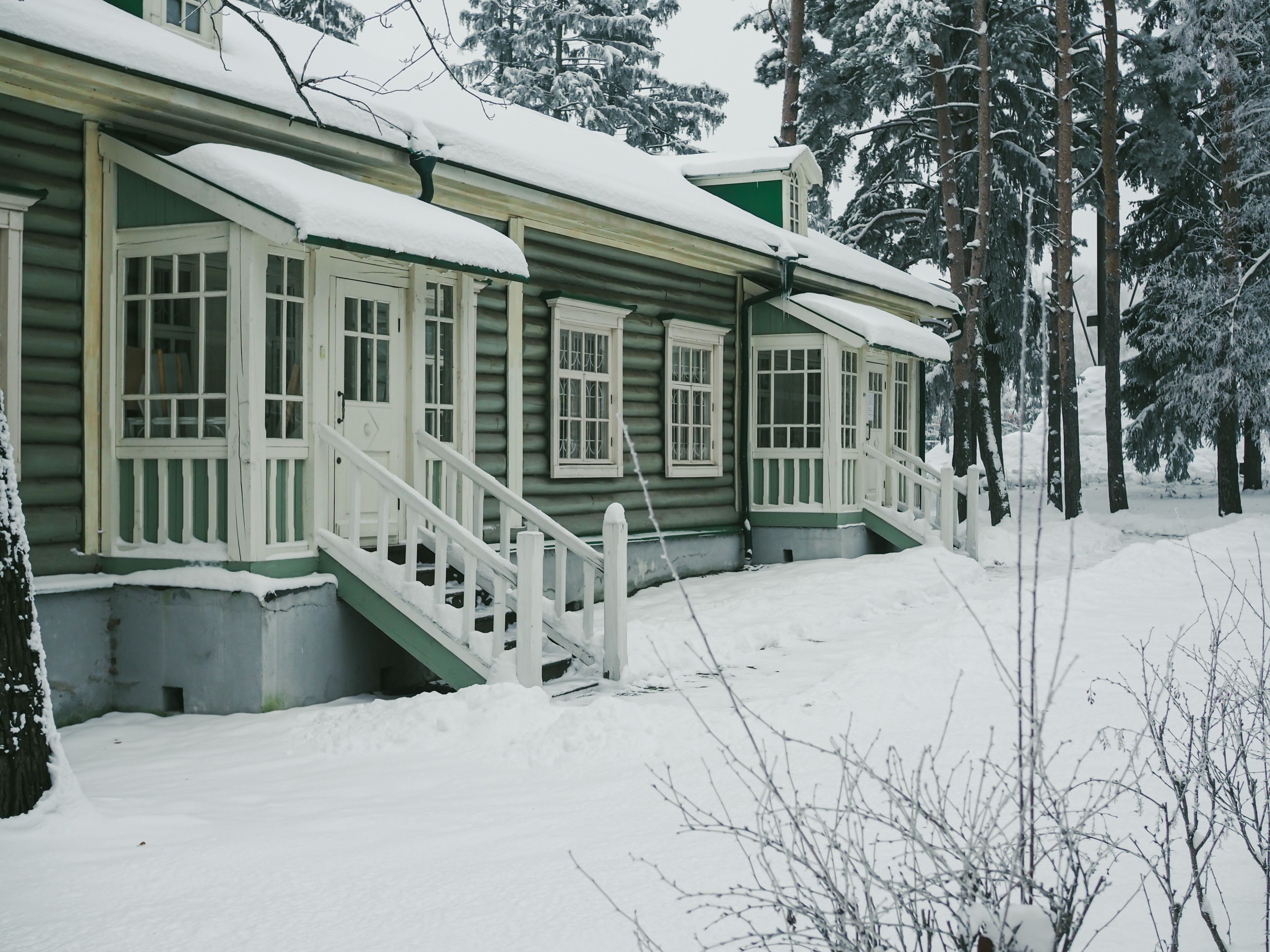 White Wooden House on Snow Covered Ground · Free Stock Photo