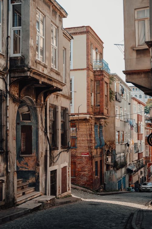Free Discover the narrow, charming streets of İstanbul with a view of traditional architecture and cobblestone pathways. Stock Photo