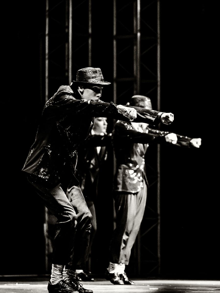 Sahnede Michael Jackson tribute dans gösterisi