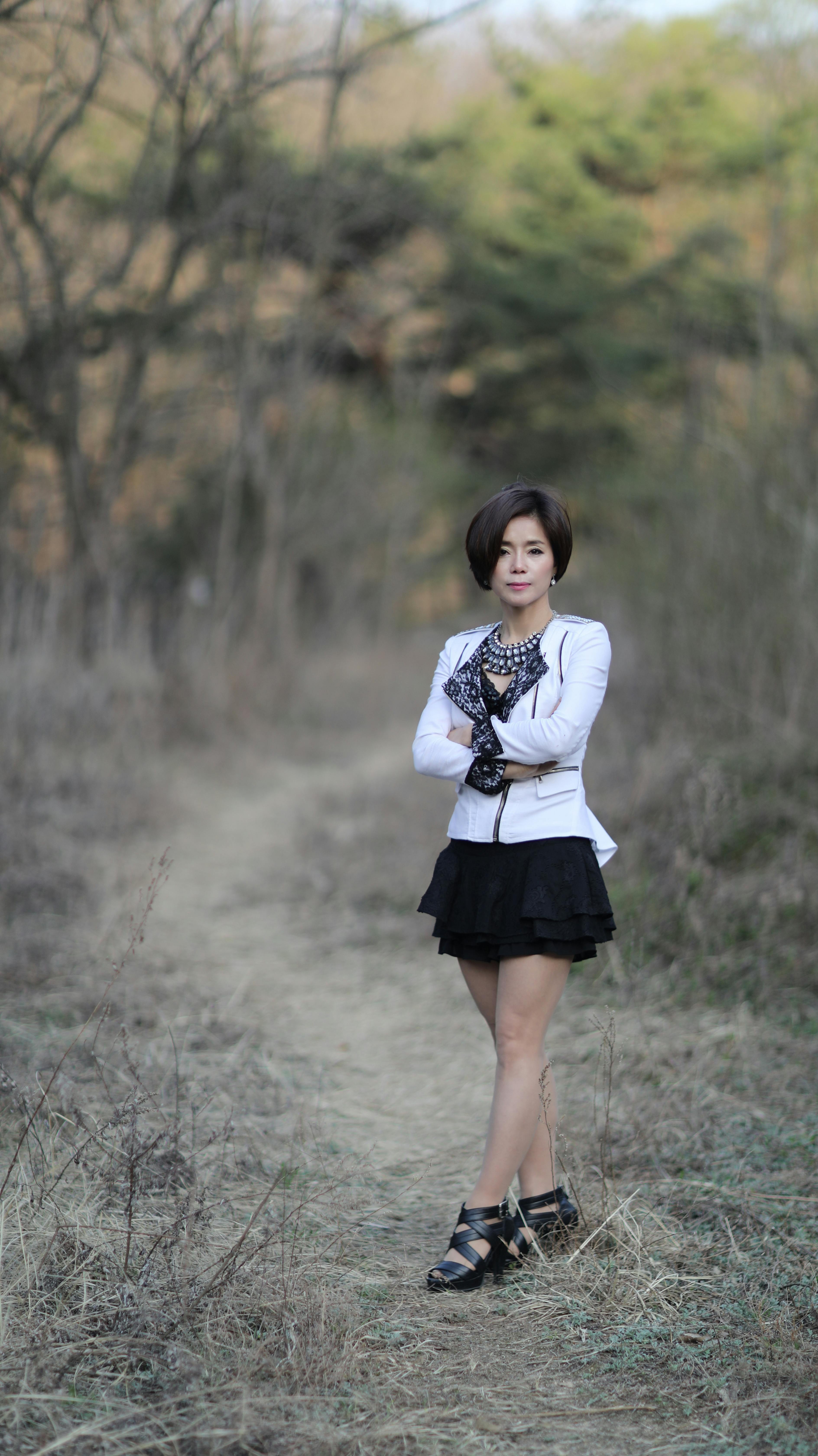 Short Skirt Thighs Photos, Download The BEST Free Short Skirt Thighs