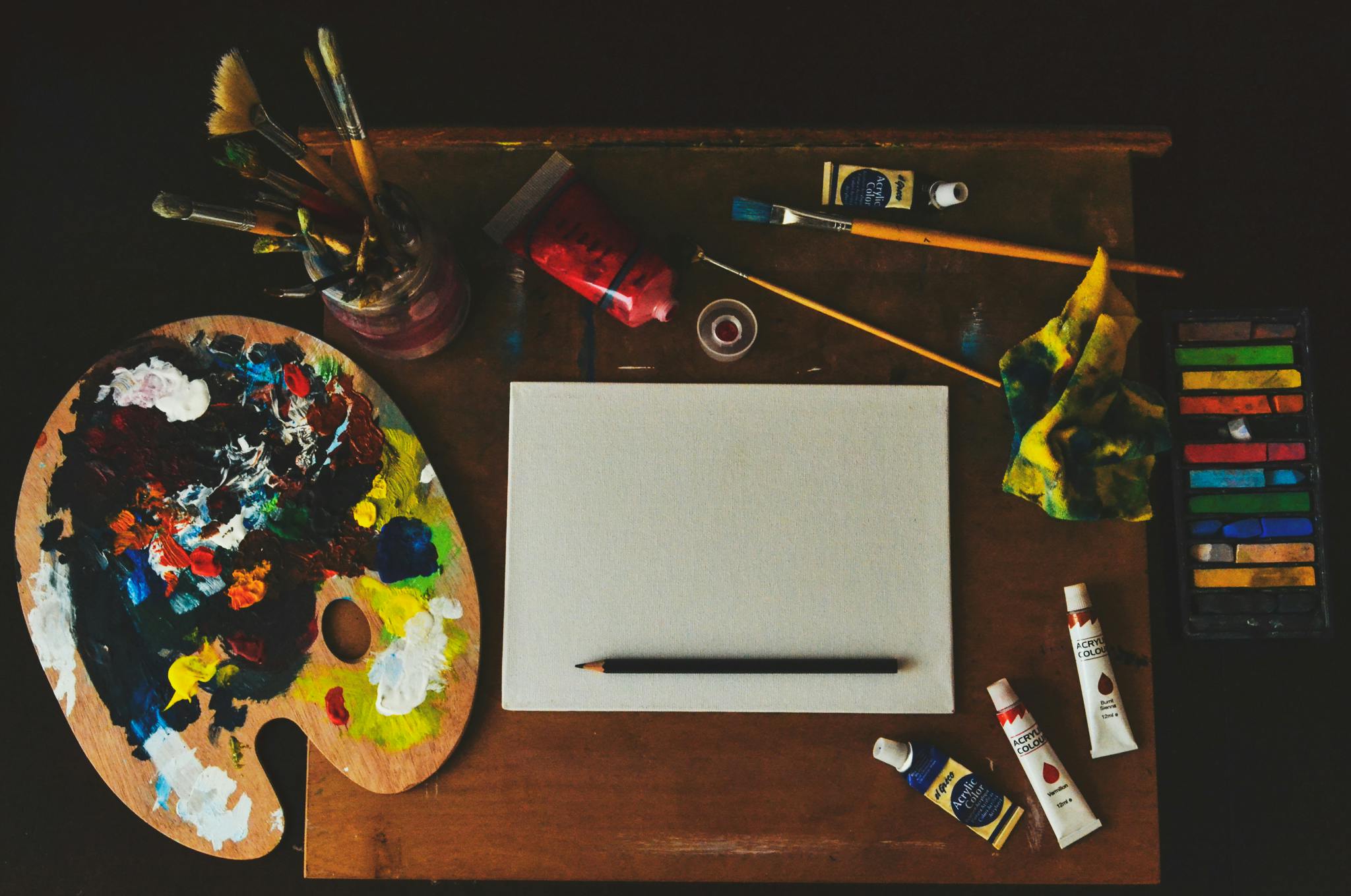 Equipo De Arte En Colores Surtidos \u00b7 Fotos de stock gratuitas