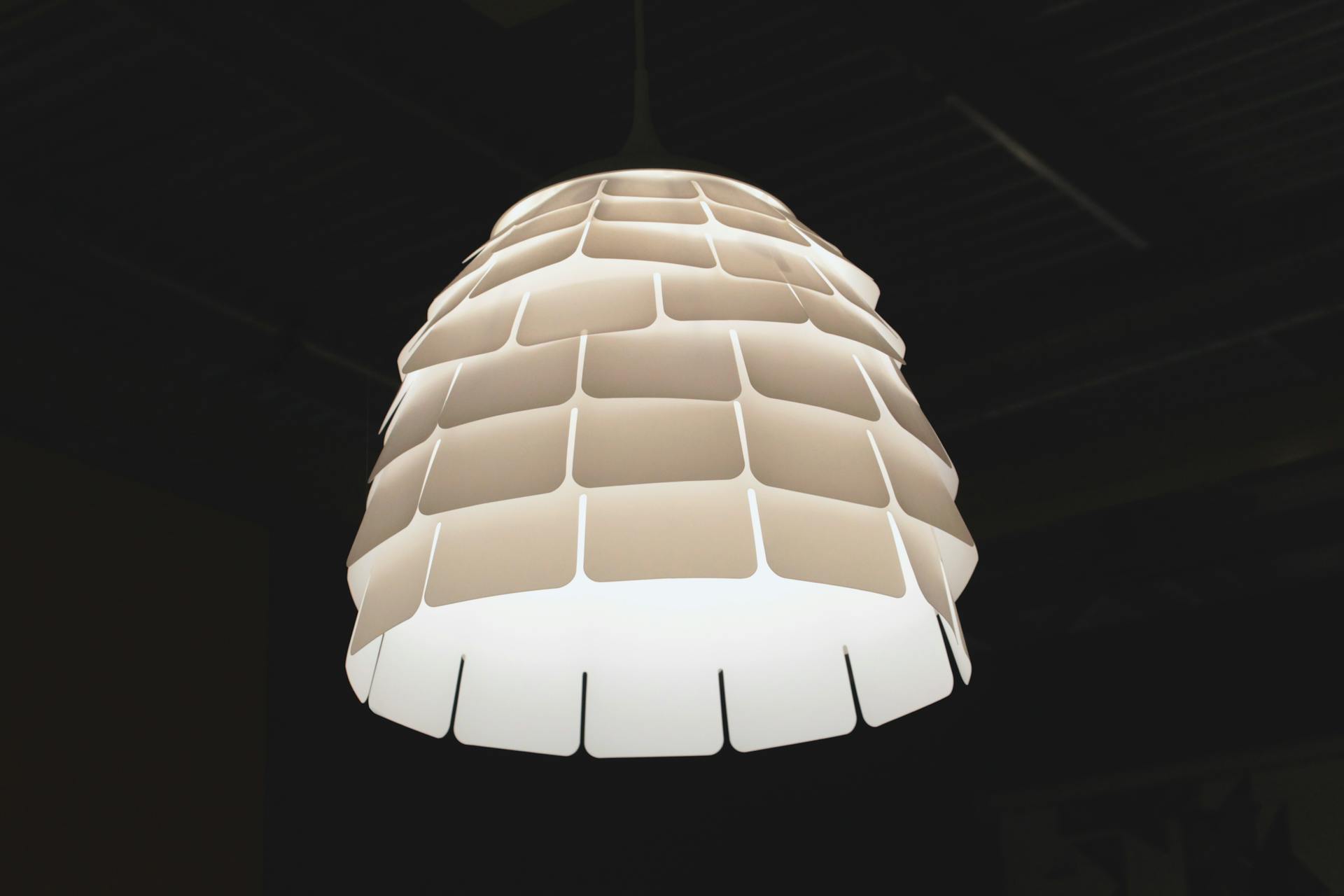 Stylish modern pendant lamp with a unique geometric pattern and warm glow.