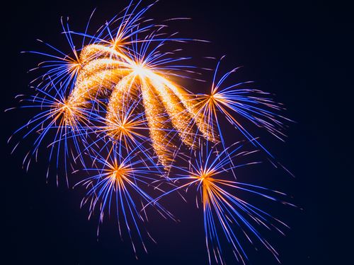 Free Bright colorful fireworks illuminating the night sky, perfect for celebrations. Stock Photo