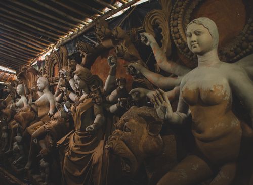 Free A captivating view of detailed sculptures in an artisan's workshop capturing artistic grace. Stock Photo