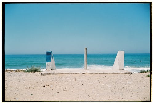 Kostenloses Stock Foto zu betonstruktur, blauer himmel, bucht