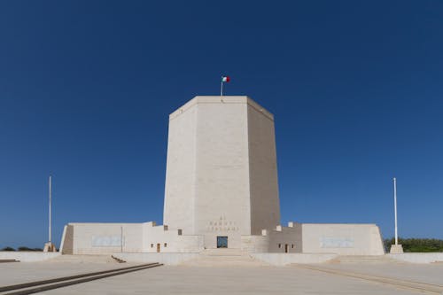 Free Italian War Memorial Under Blue sky Stock Photo