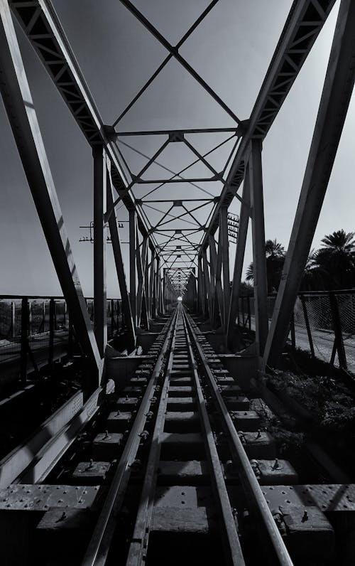 Fotos de stock gratuitas de armazón de acero, blanco y negro, escala de grises