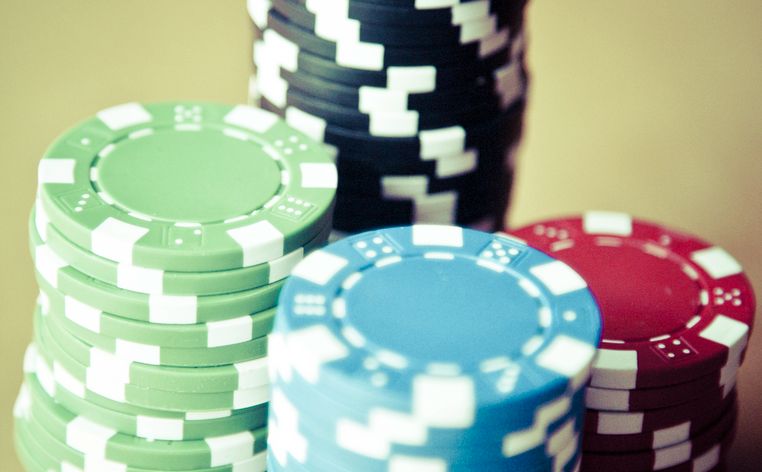 Online Casino: Spielautomaten und Live-Spiele im Überblick