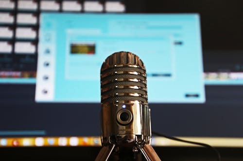 Photographie De Mise Au Point Sélective D'un Microphone à Condensateur En Acier Inoxydable Gris