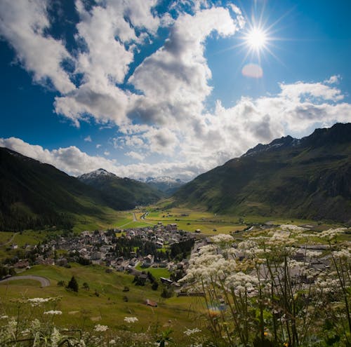 Gratis lagerfoto af bjergkæde, bjerglandsby, dal