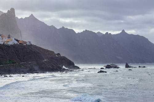 Gratis Fotos de stock gratuitas de escénico, mar, montañas Foto de stock
