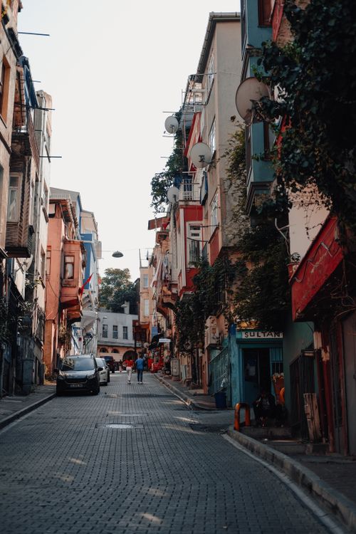 Free Scenic street view of Istanbul's colorful architecture, capturing vibrant daily life in Turkey. Stock Photo