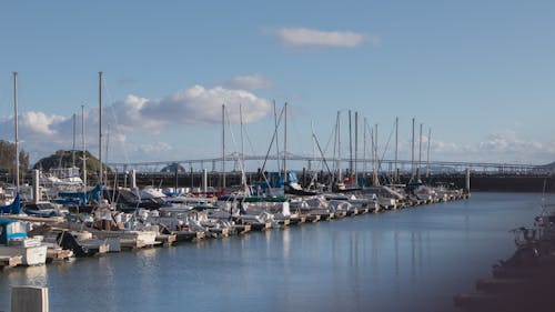 Darmowe zdjęcie z galerii z błękitne niebo, jachty, łodzie