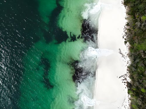 Бесплатное стоковое фото с Аэрофотосъемка, берег моря, вертикальный выстрел