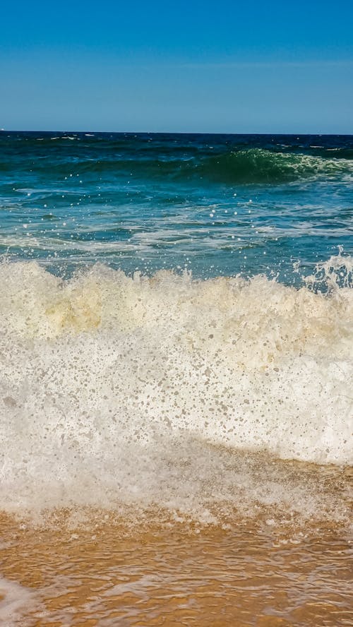 Δωρεάν στοκ φωτογραφιών με άμμος, αφρός της θάλασσας, γαλάζιος ουρανός