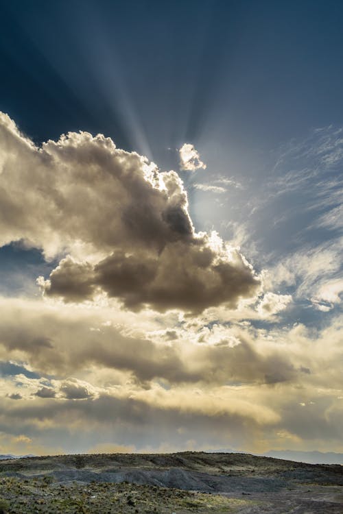 黃金時段的雲層照片