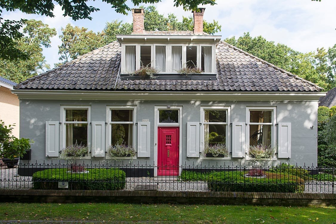 aile evi, bungalov, camlar içeren Ücretsiz stok fotoğraf
