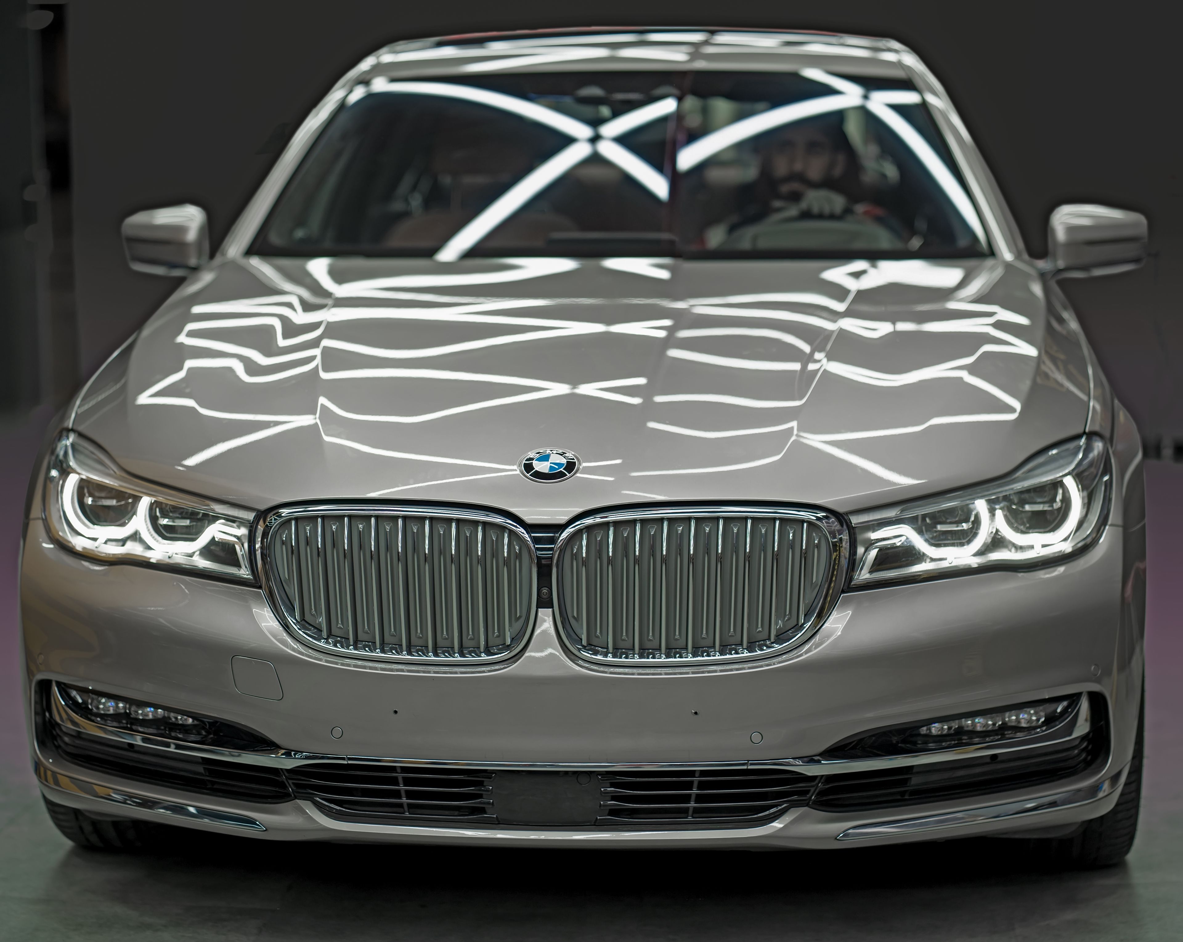 BMW i7 chauffeur driven car