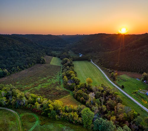 农业用地, 日落, 無人空拍機 的 免费素材图片