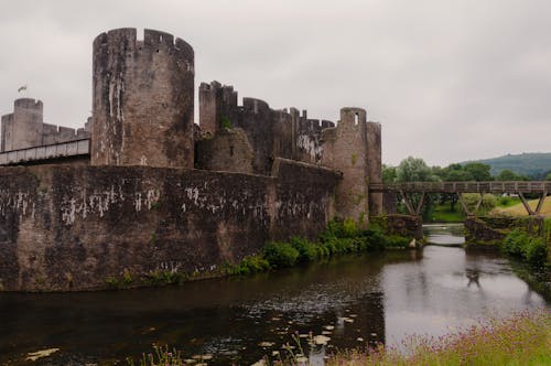 คลังภาพถ่ายฟรี ของ น้ำ, ปราสาท caerphilly, ป้อมปราการ