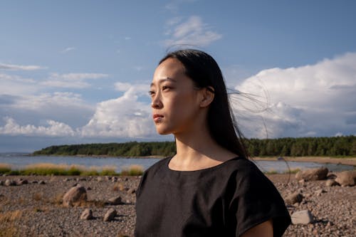 Kostnadsfri bild av asiatisk kvinna, hav, himmel