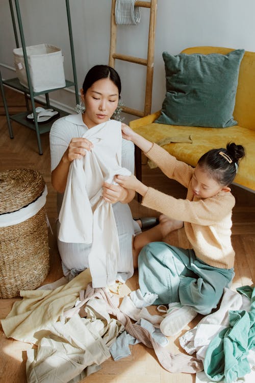 Ücretsiz anne, çamaşırlar, çocuk içeren Ücretsiz stok fotoğraf Stok Fotoğraflar
