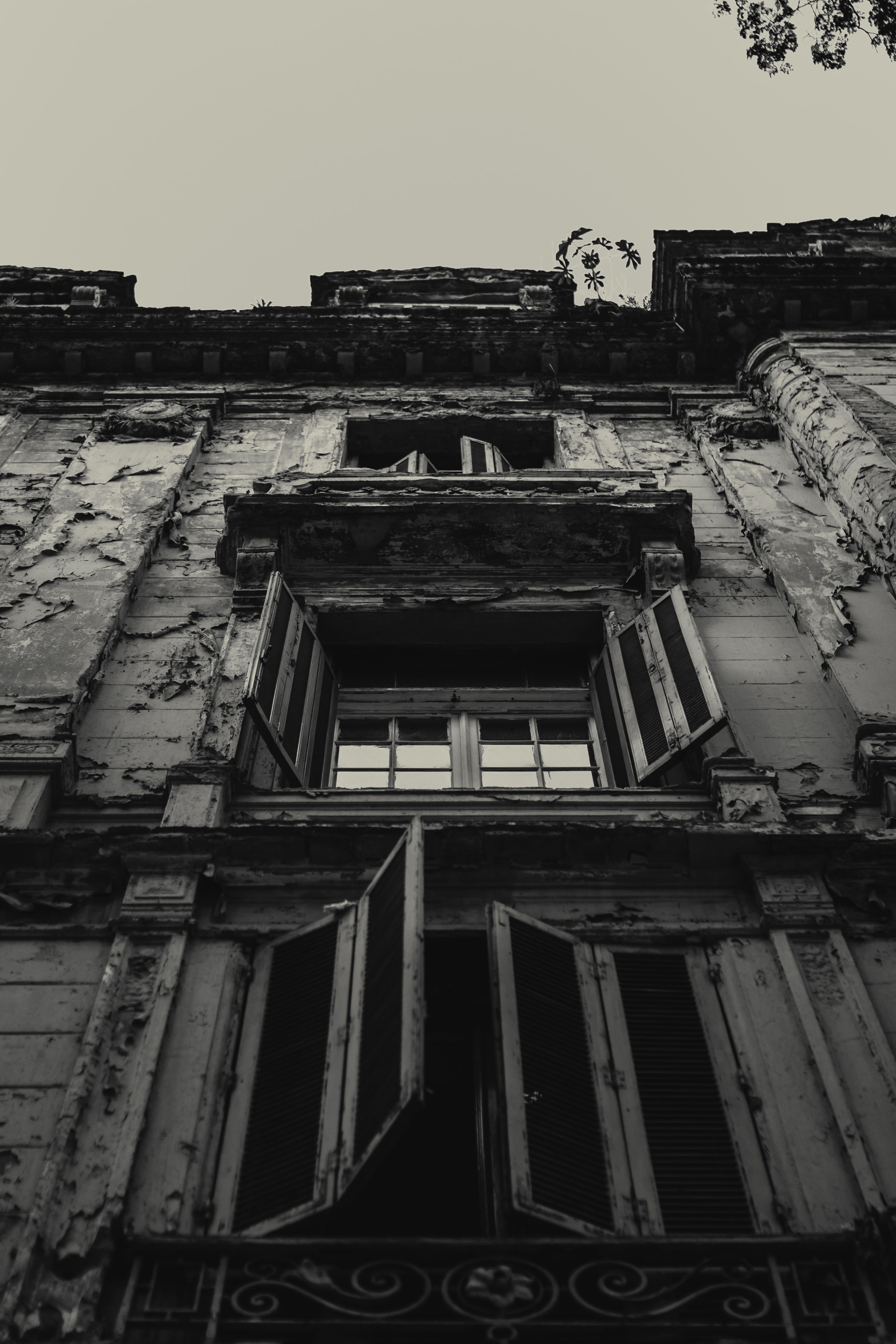 Low Angle Photography of an Abandoned Building · Free Stock Photo