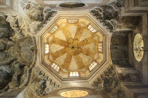 Free Explore the beautifully ornamented dome ceiling of a historic mosque in Cairo, Egypt. Stock Photo