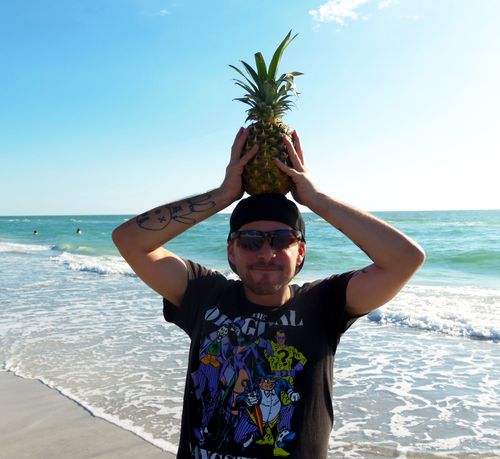 Free Photography of a Man Holding Pineapple Stock Photo