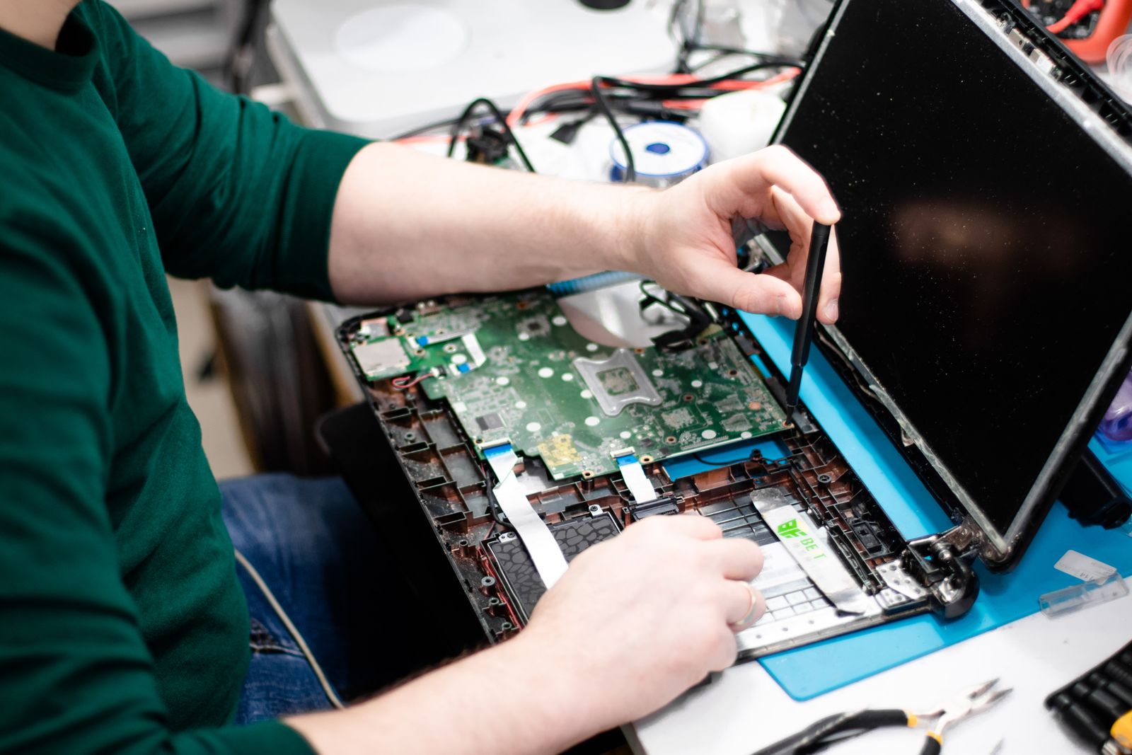 Mantenimiento de computadores en Medellín para portátiles, computadores de escritorio y equipos gamer