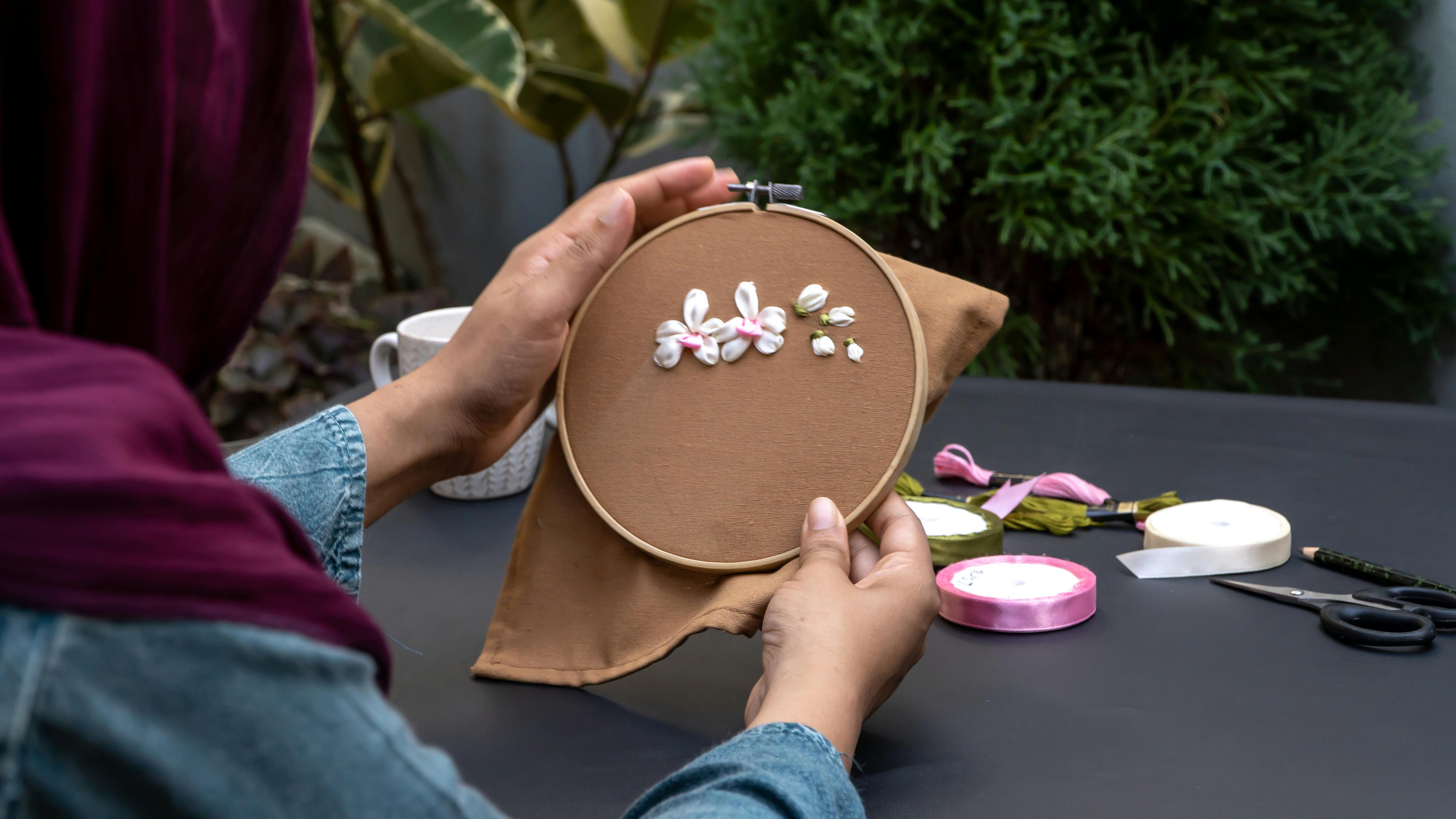 hobbies & crafts hobbies crafts for men — Photo by Mohamed Rizly on Pexels
