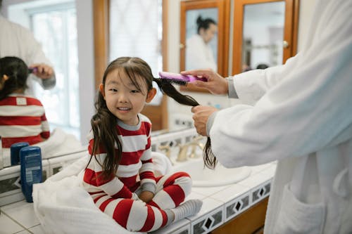 Free Father Brushing Daughter Hair Stock Photo