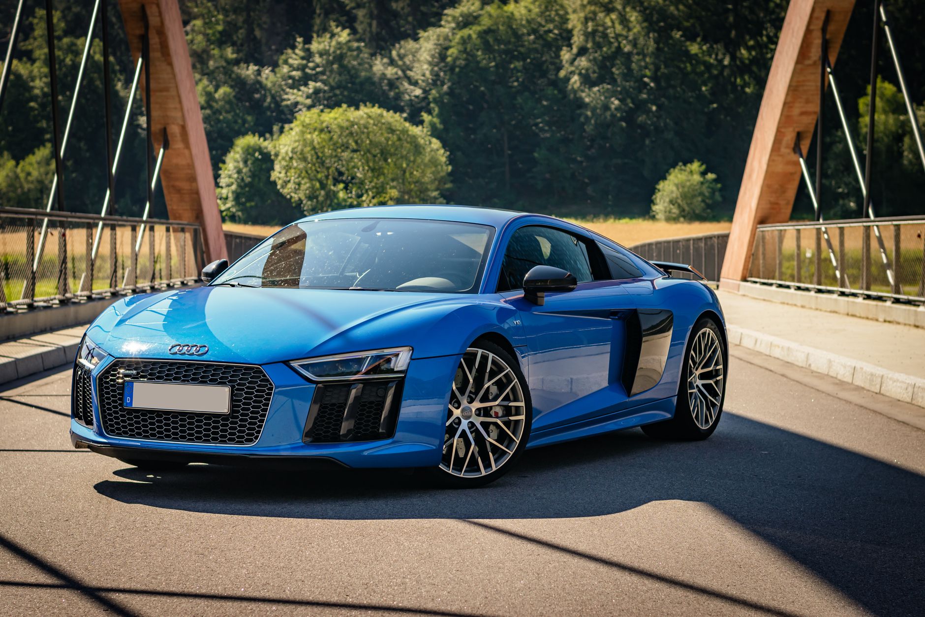 https://www.pexels.com/photo/a-blue-audi-r8-parked-on-the-road-10566898/