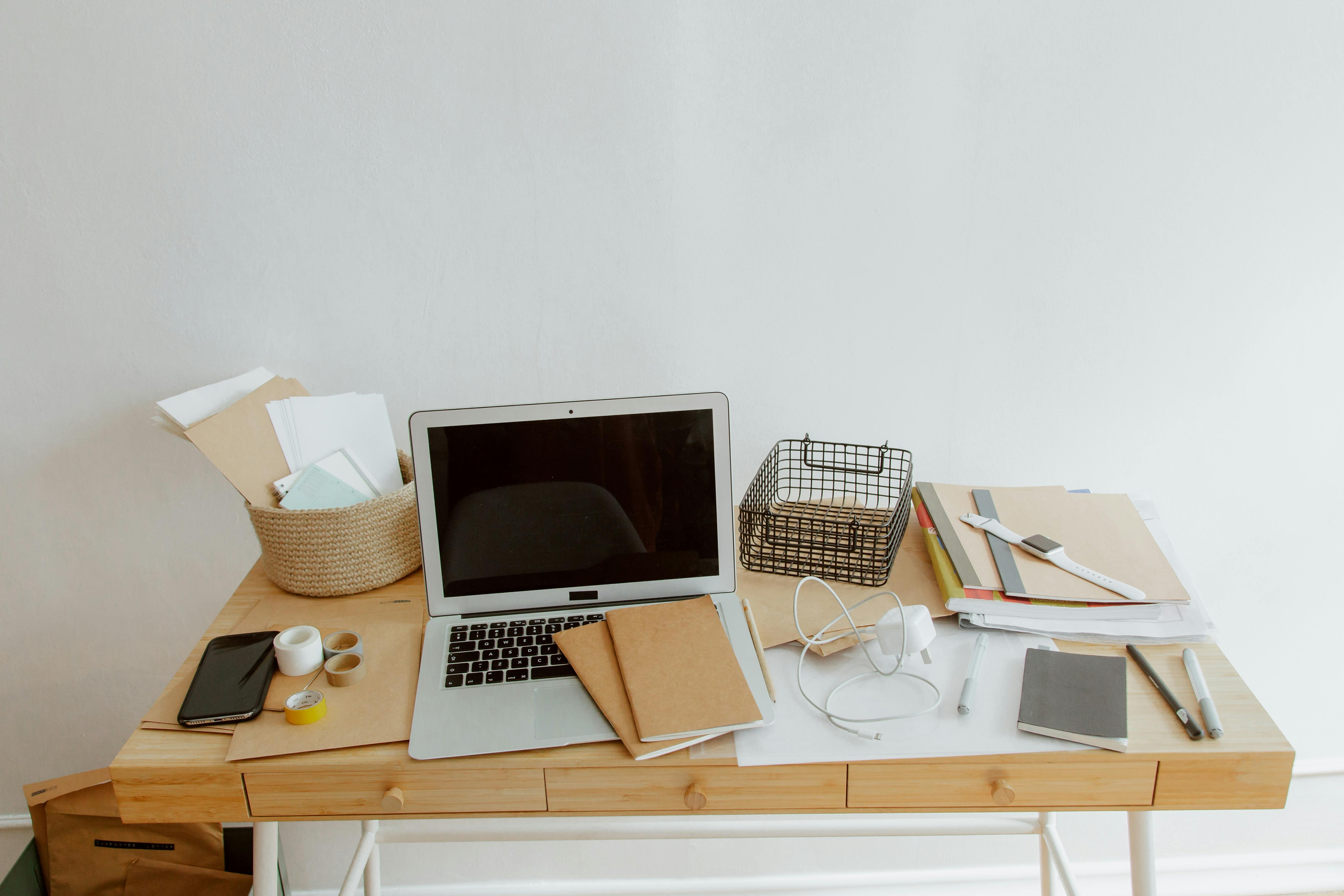 notbooks, スマホ, バスケットの無料の写真素材