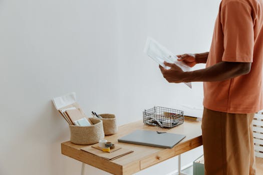 Vari Small Standing Desk Review: Premium Price, Compact Power Vari Small Standing Desk Review: Premium Price, Compact Power