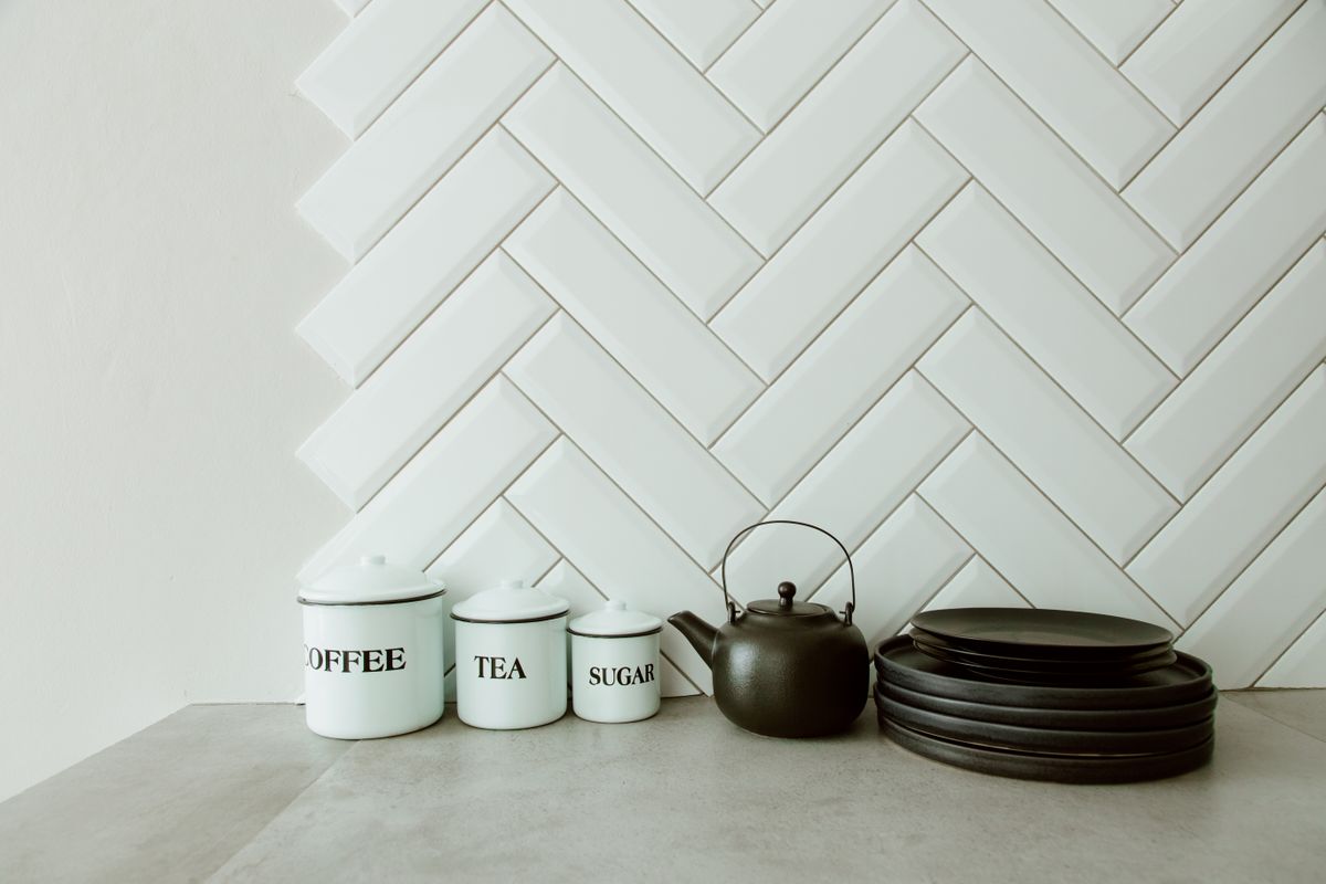 Carrelage pour crédence cuisine : comment bien choisir - Adapter le carrelage au style de votre cuisine
