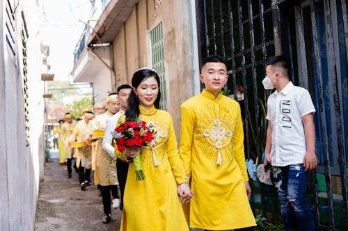 Kostnadsfri bild av ao dai, asiatiska människor, bakgata