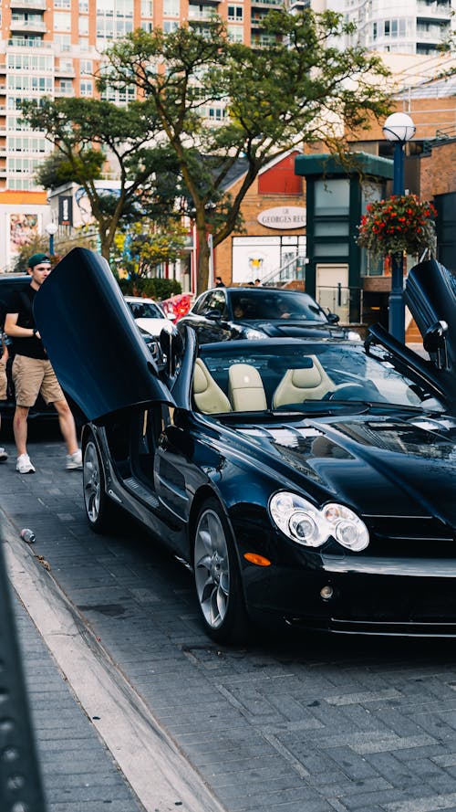 A Black Mercedes-Benz SLR McLaren