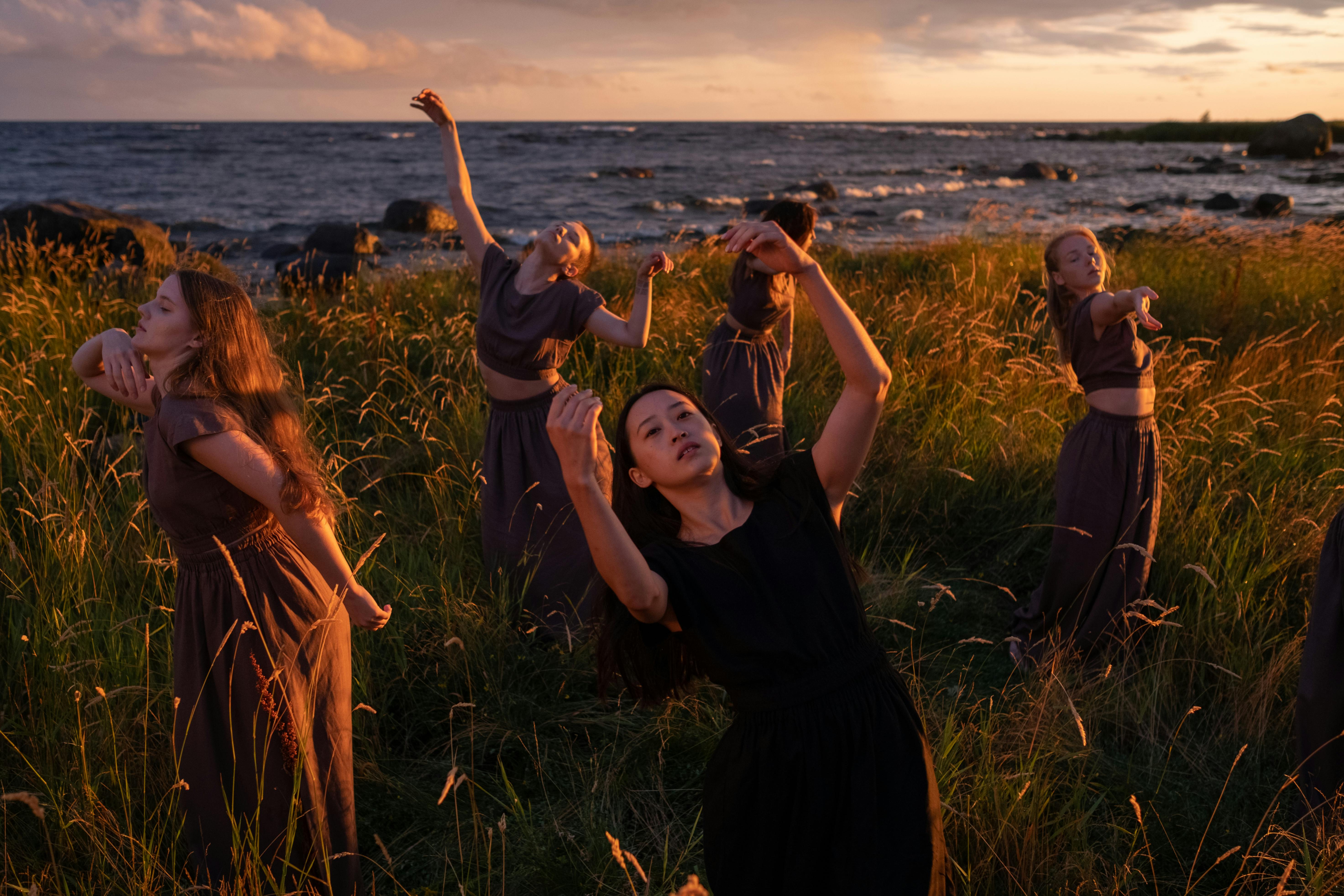 female dancers doing contemporary dance on a wheat field