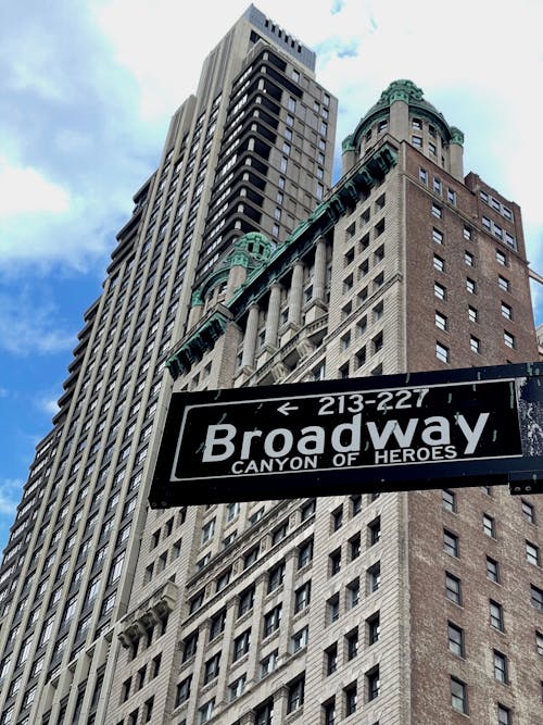 Foto stok gratis bidikan sudut sempit, Broadway, eksterior bangunan