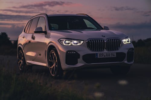 Imagine de stoc gratuită din BMW, câmp înverzit, lux
