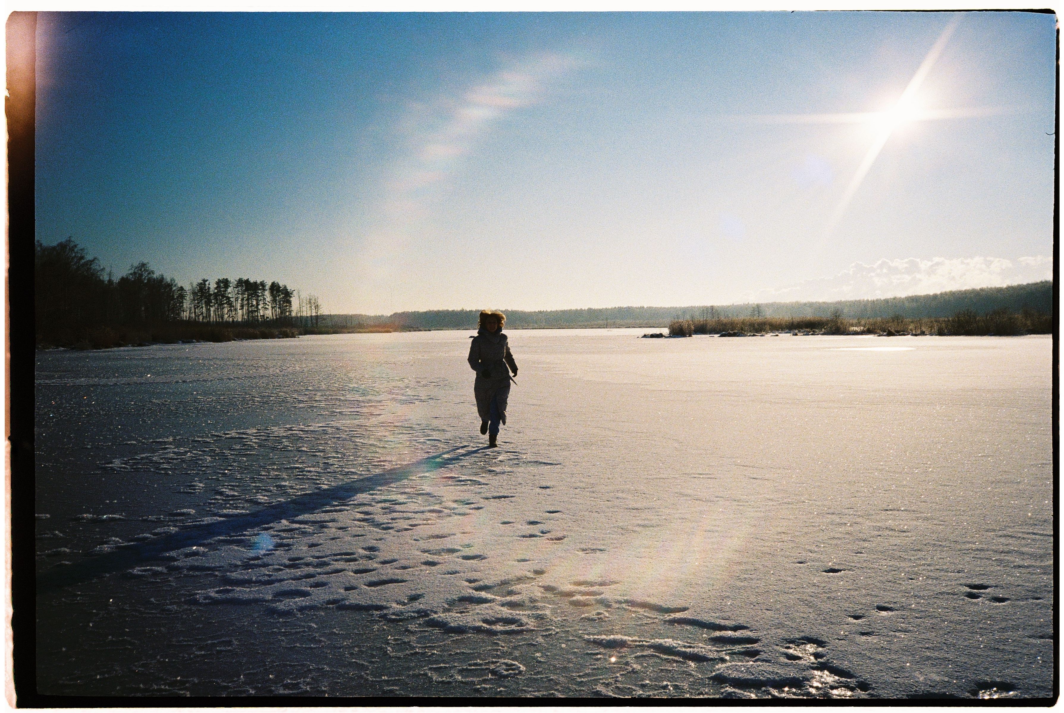 Person running on Snow · Free Stock Photo